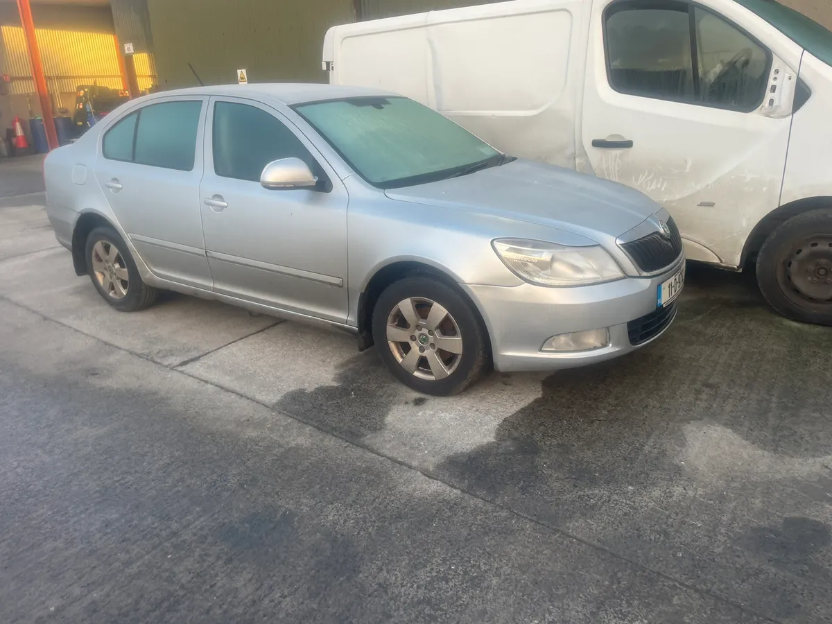 2011 skoda Octavia 1.6 tdi auto for dismantling