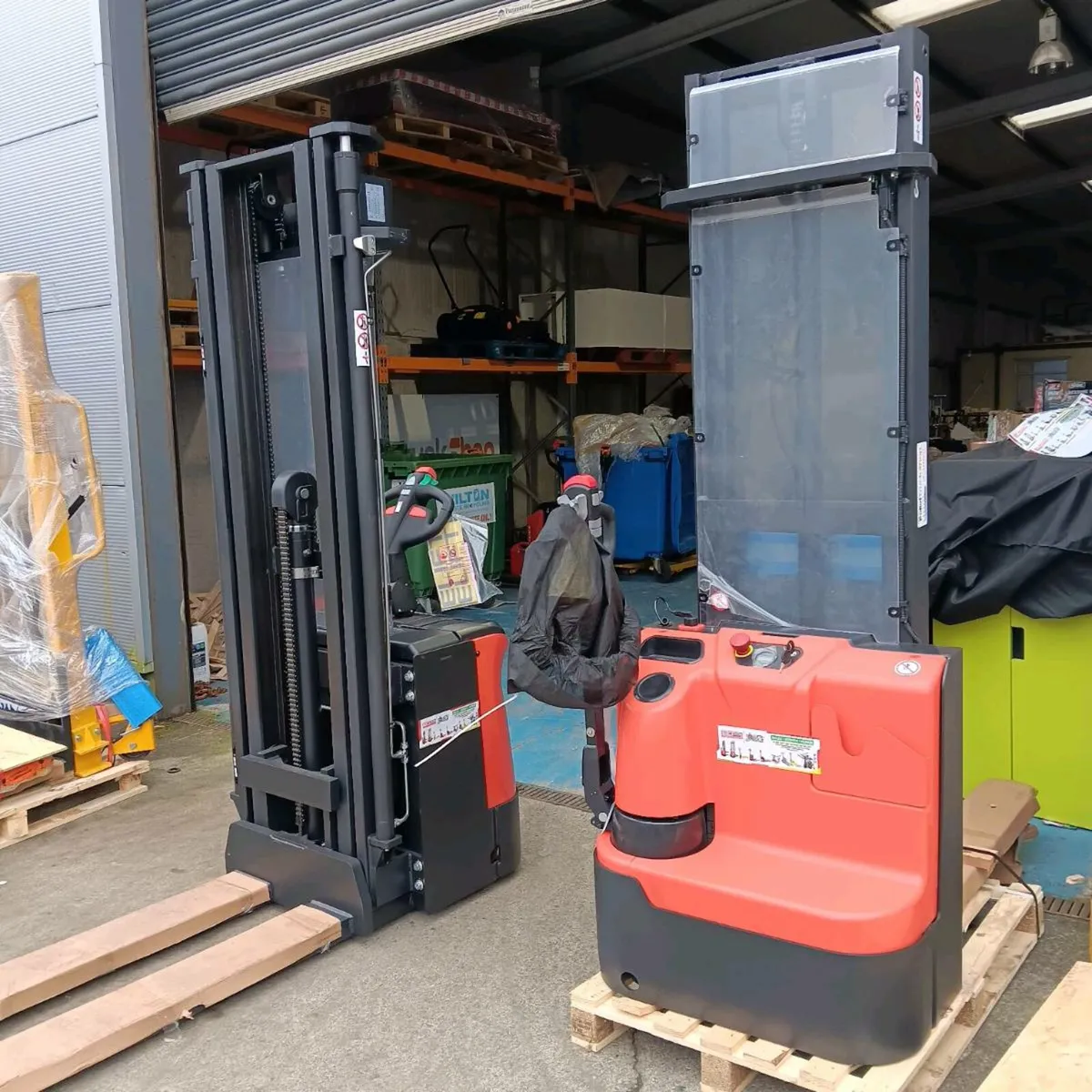 Electric & Manual Pallet Stackers - Image 4