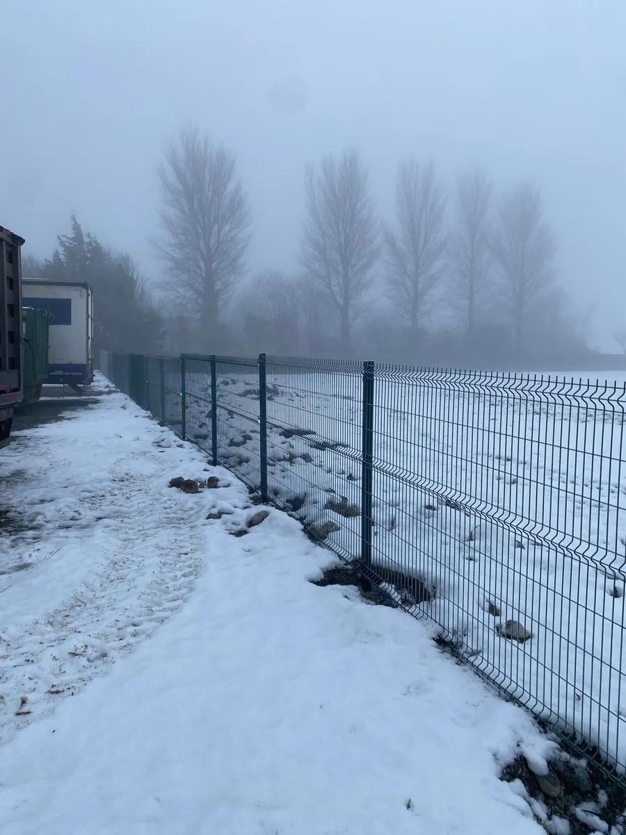 Fencing Contractor - Image 3