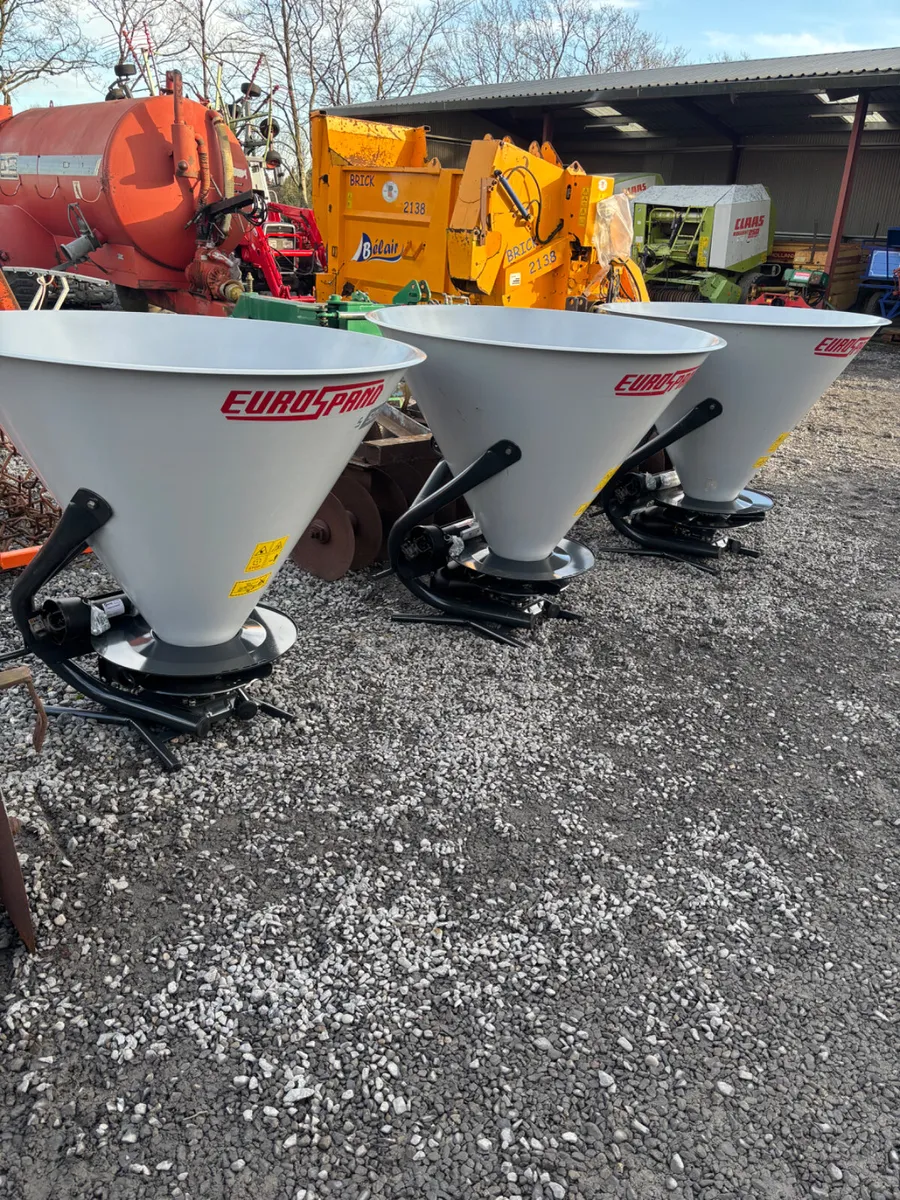 Europspand fertiliser spreader - Image 1