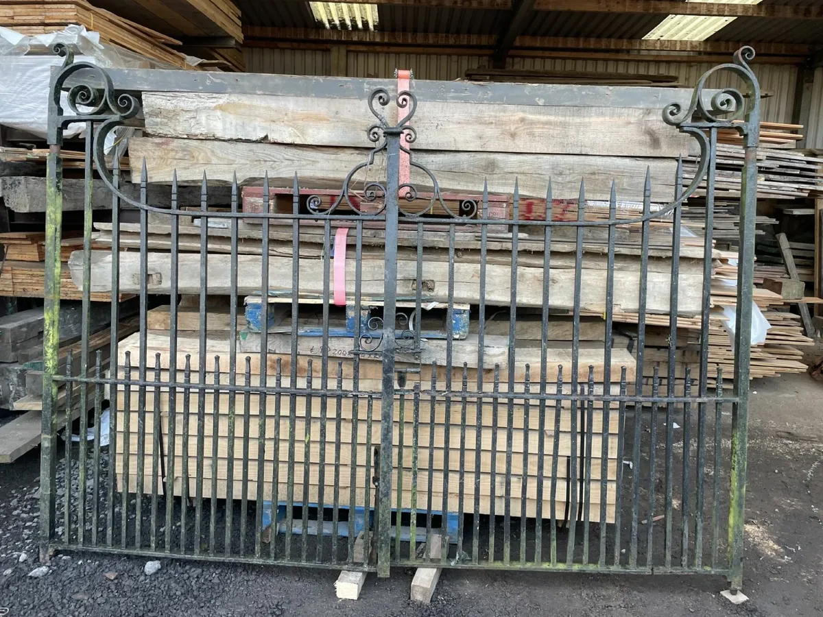 Cast Iron Decorative   10ft Gates - Image 2