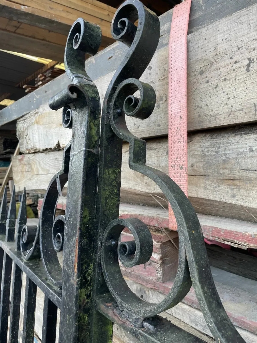 Cast Iron Decorative   10ft Gates - Image 3