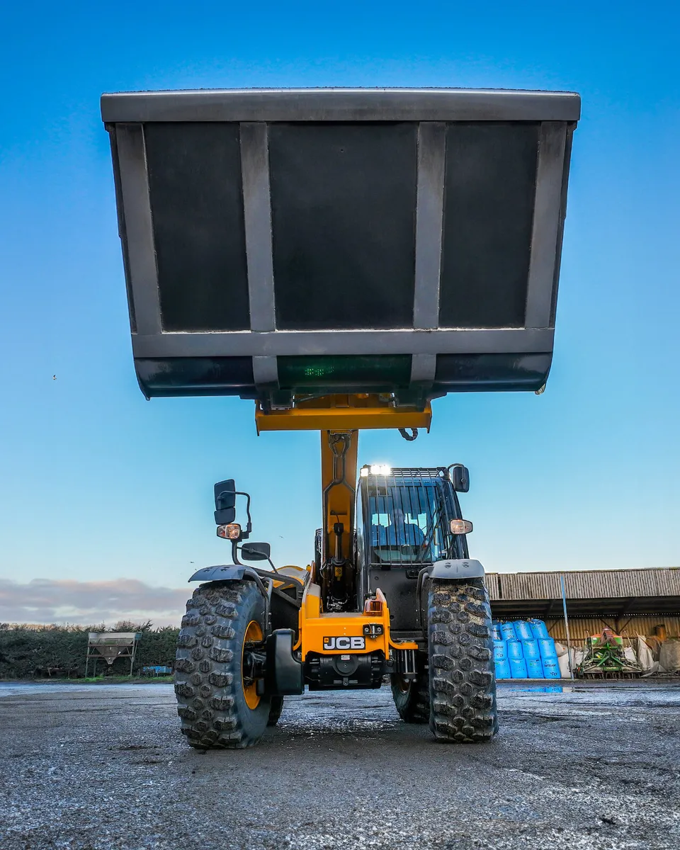 JCB 560-80 AGRI Telehandler 7.9m - Image 3