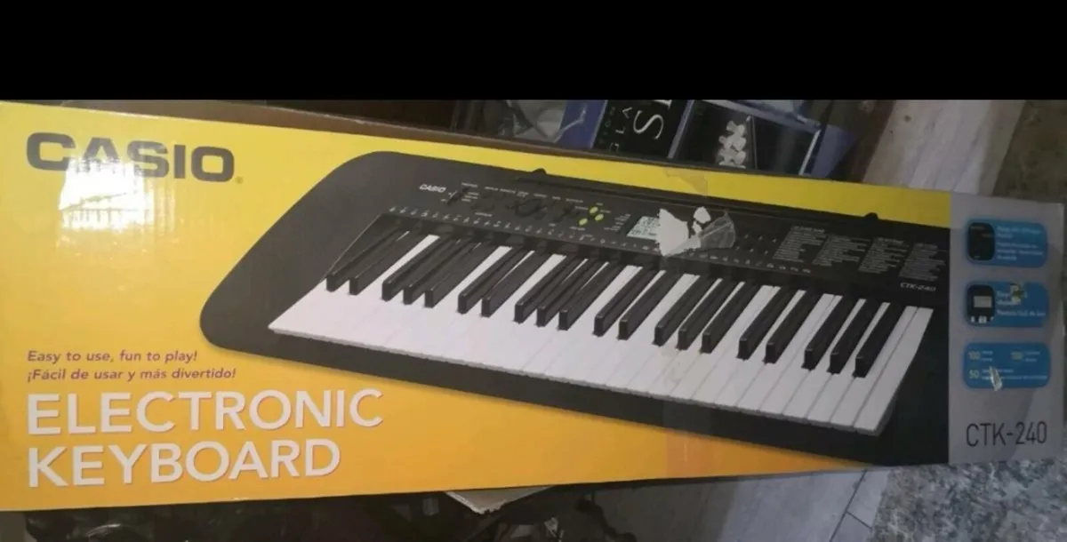 CASIO CTK 240 electronic keyboard - Image 1