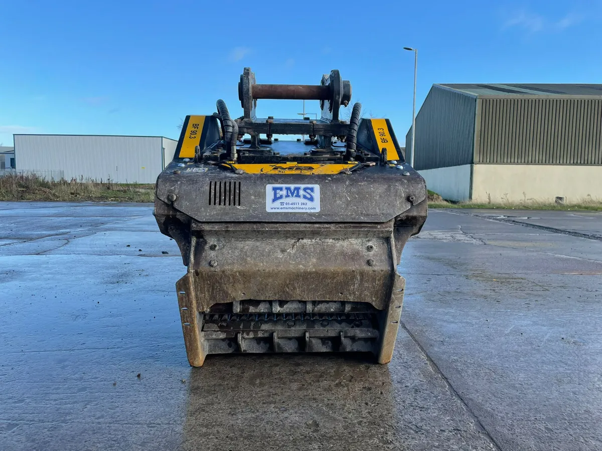 Used 2024 MB BF90 Crusher Bucket for Excavator - Image 2