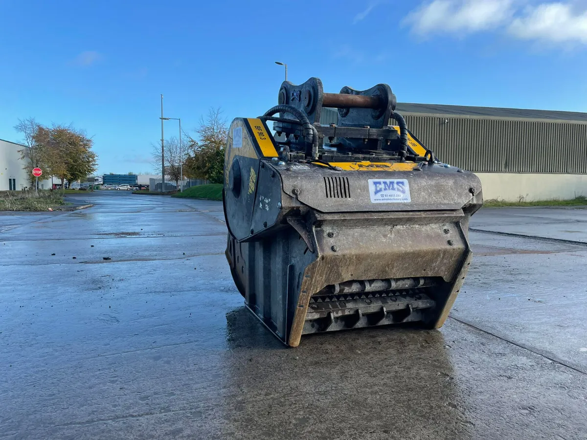 Used 2024 MB BF90 Crusher Bucket for Excavator - Image 3