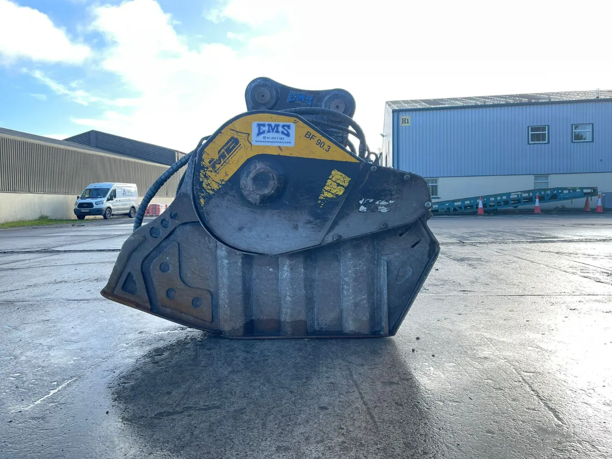 Used 2024 MB BF90 Crusher Bucket for Excavator - Image 4