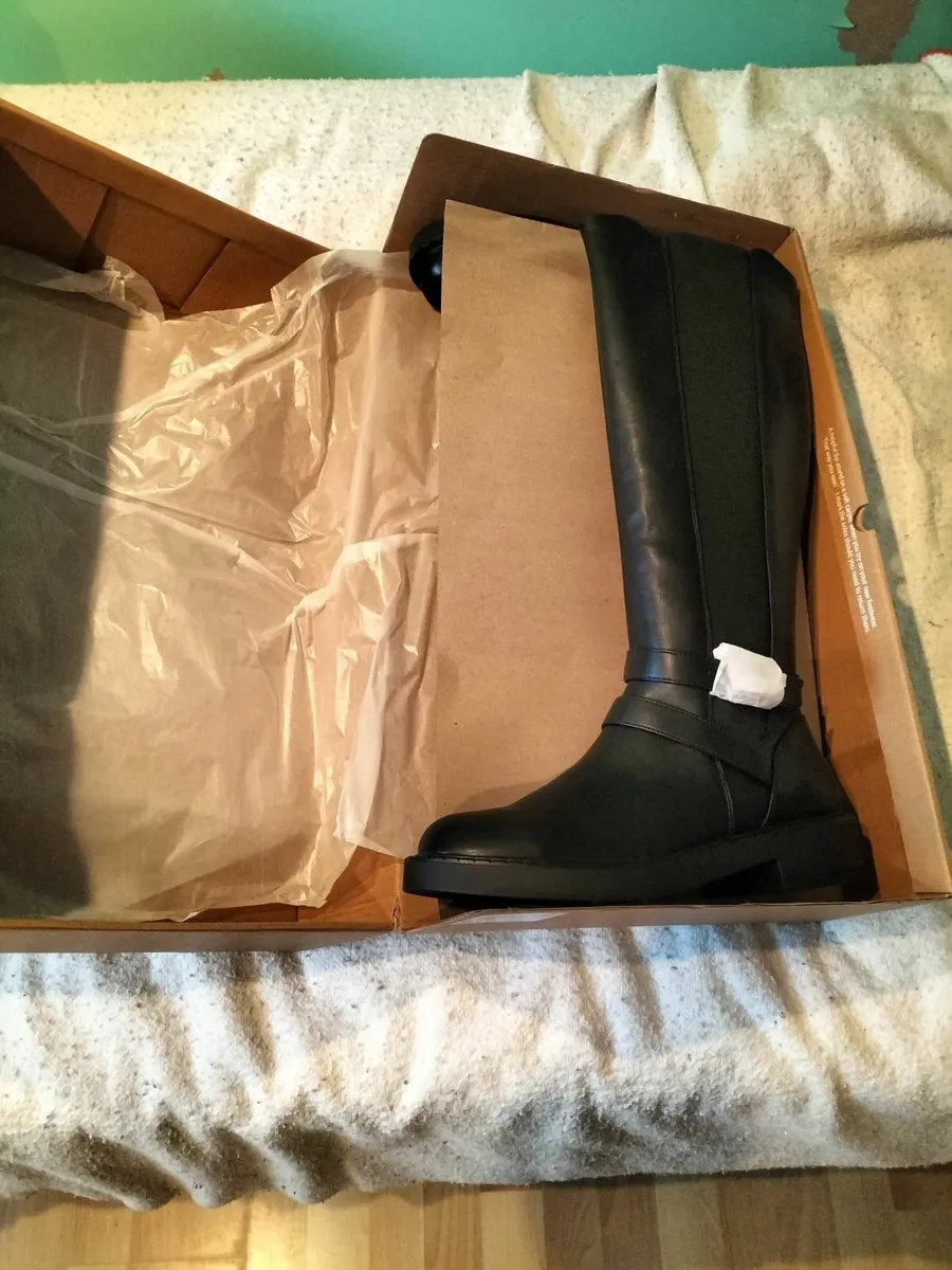 Ladies boots - Image 1