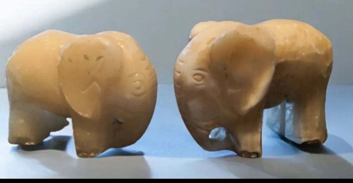 Pair of white marble elephants price for both - Image 1