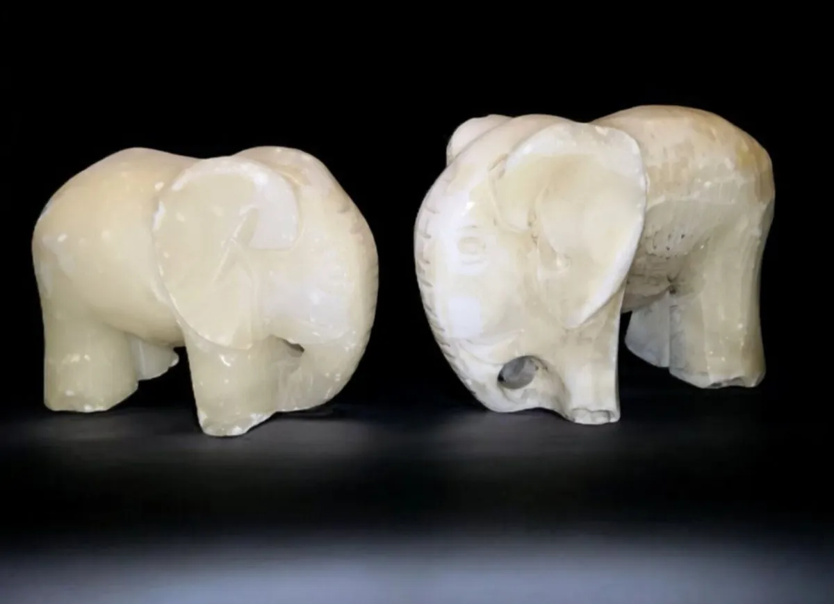 Pair of white marble elephants price for both - Image 2