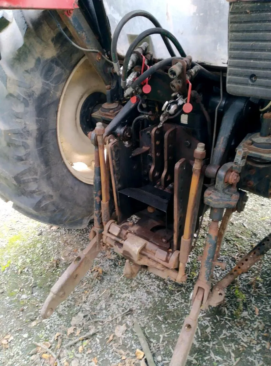 Zetor 8145 4WD 40km Gearbox C/W Power loader - Image 3