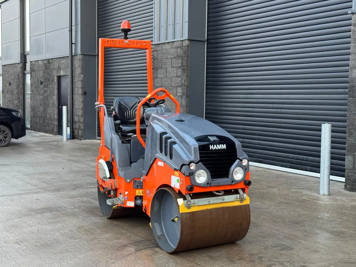 2021 Hamm HD8 VV Roller - Image 1