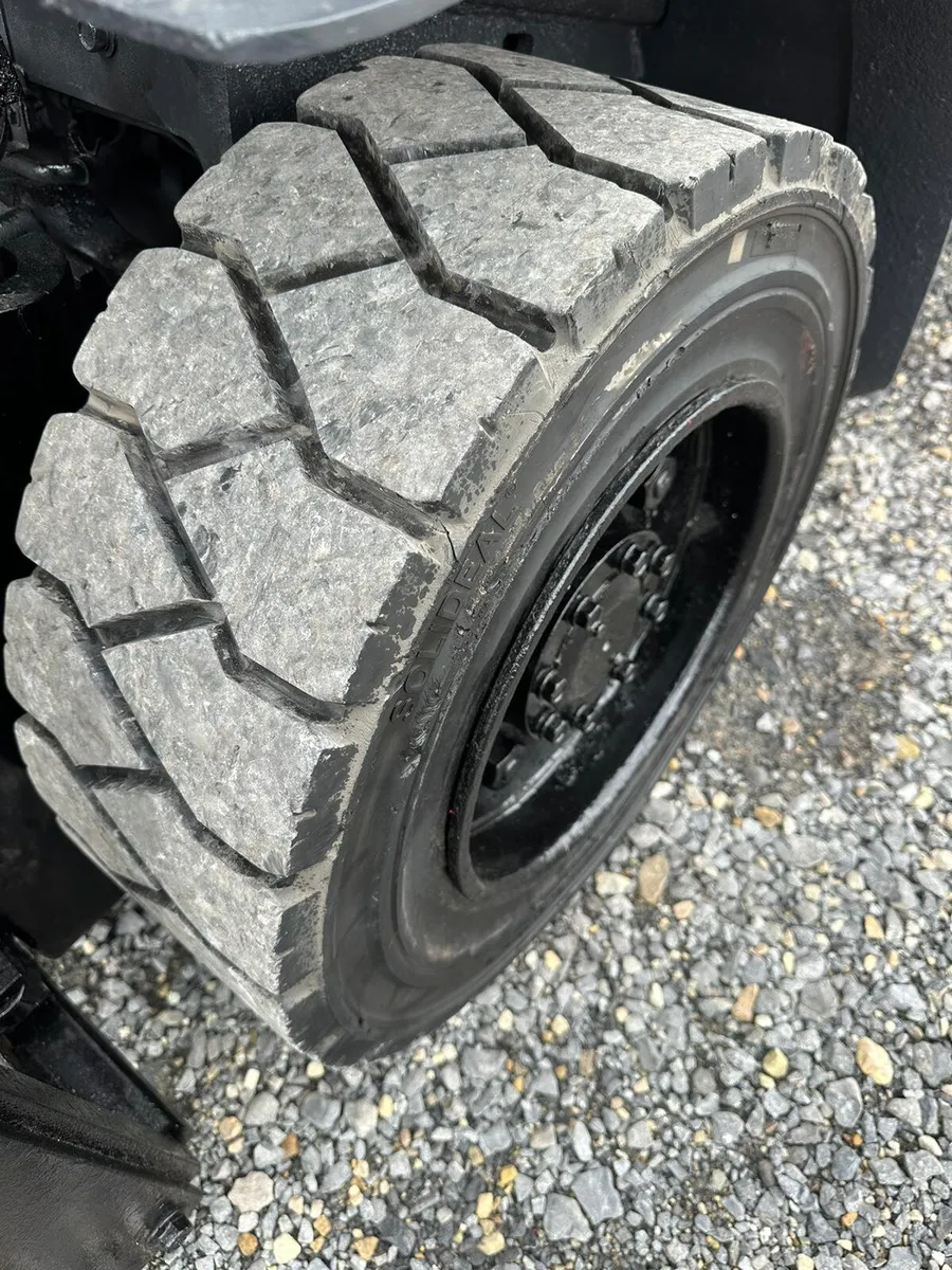 Toyota 3 Ton Forklift - Image 4