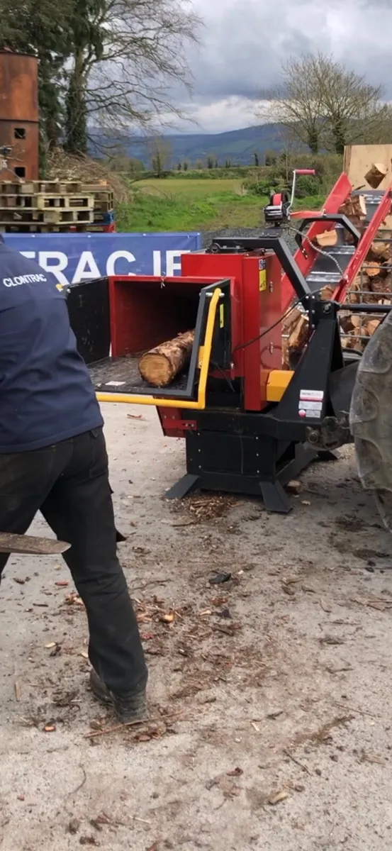 Branchlogger/chipper with conveyor and Flywheel - Image 3