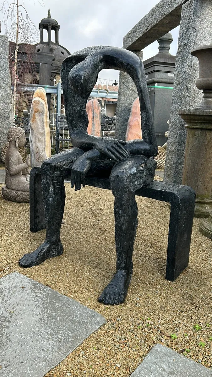 The hollow bronze man - Image 1