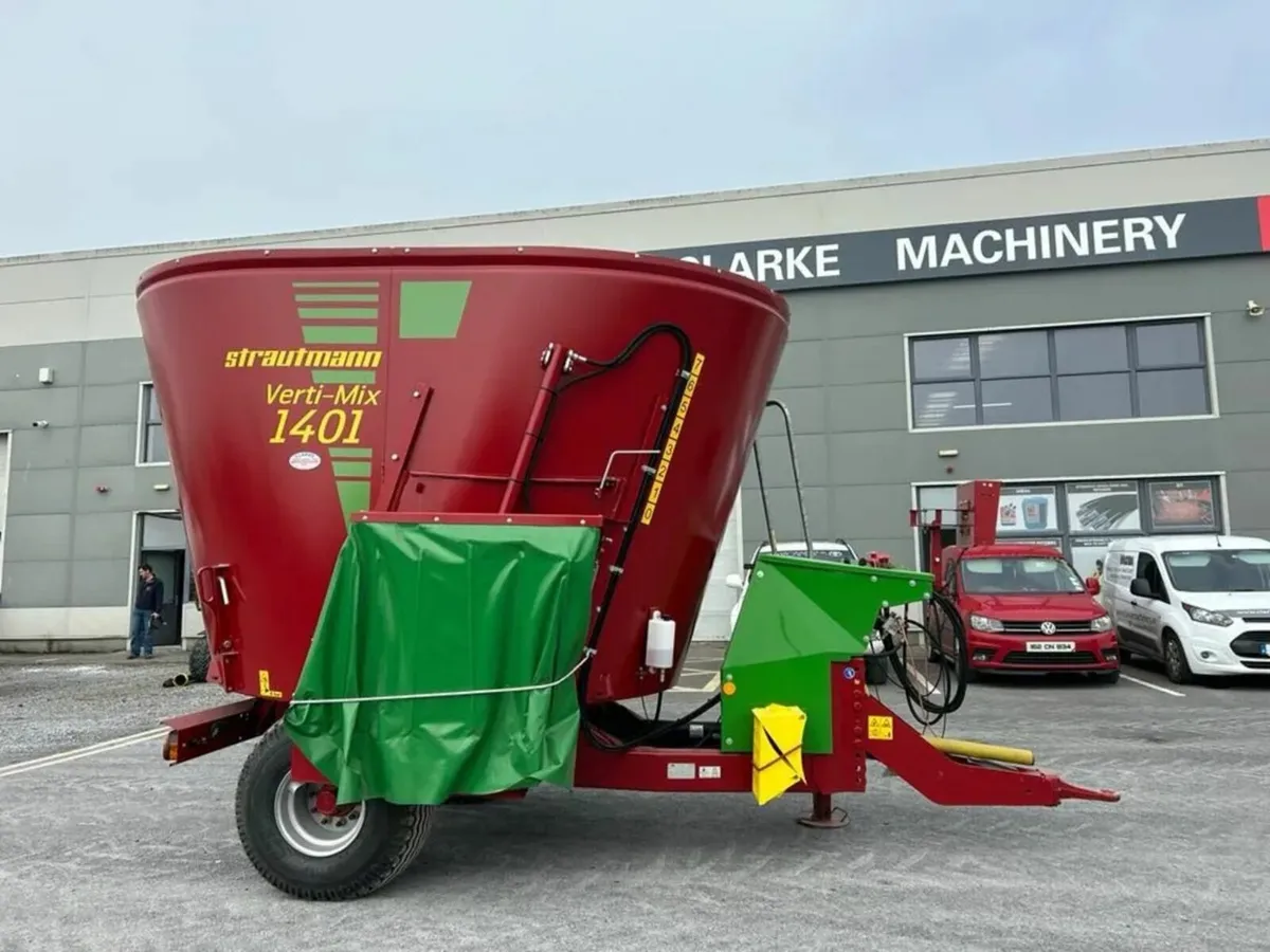 Strautmann 1401 Verti-Mix Diet Feeder - Image 1
