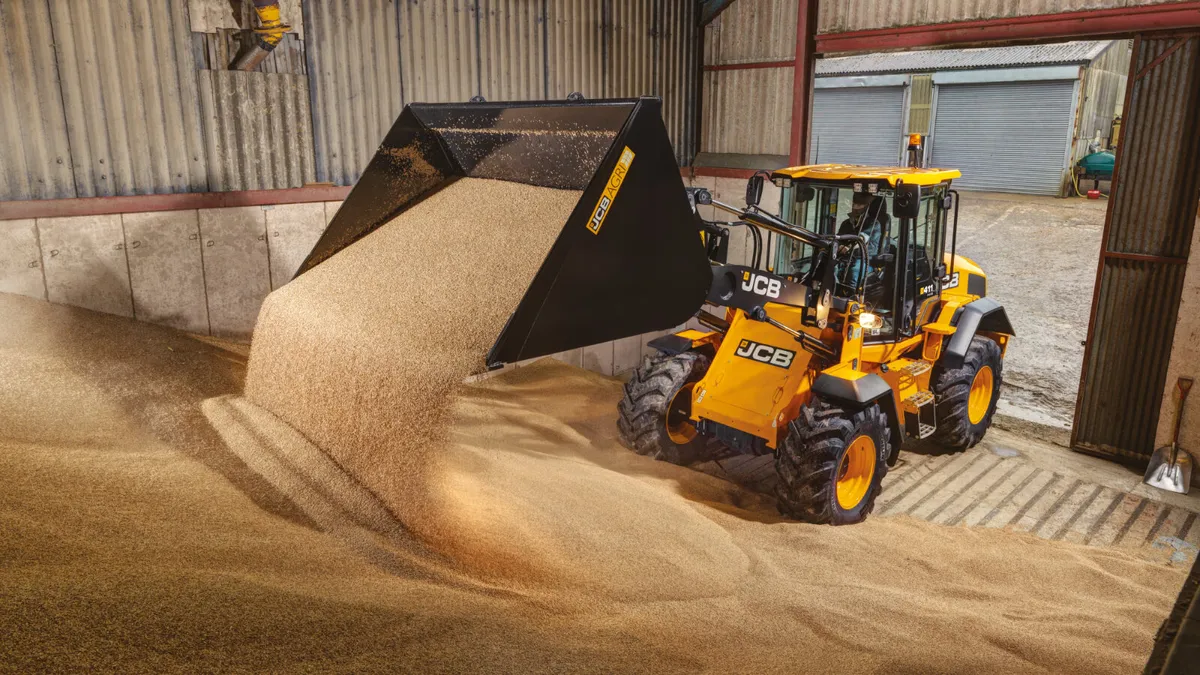 JCB 411 AGRI Wheel Loader 3.34m - Image 1