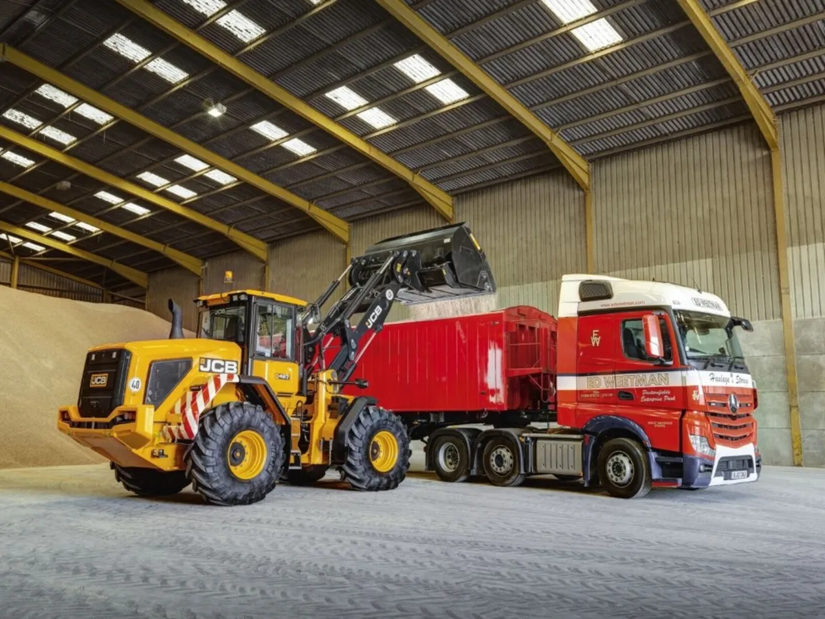 JCB 427 AGRI Wheel Loader 3.6m - Image 2
