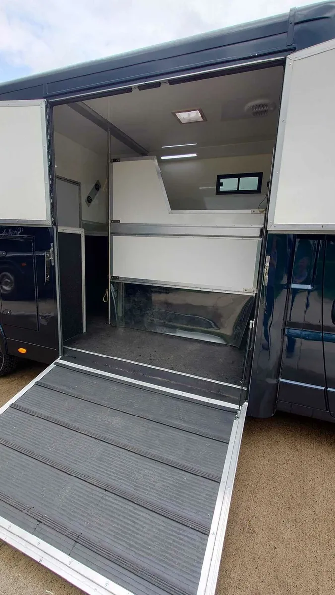 New & Used 2 Stall boxes. - Image 4