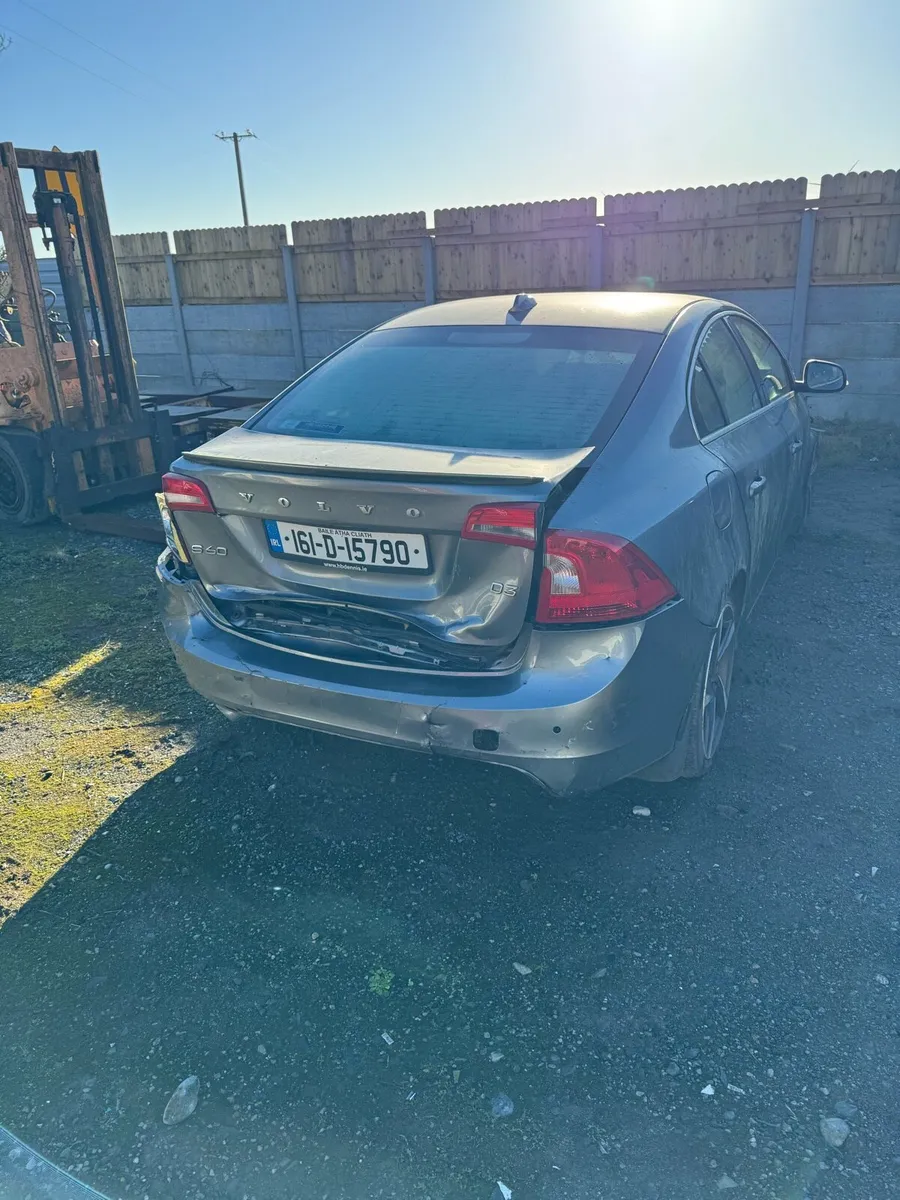 Volvo S60 2016 2 litre diesel for parts - Image 4