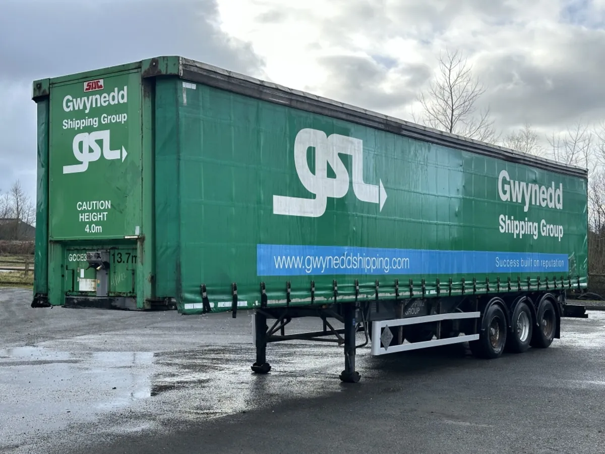 2013 SDC 4 MT EUROLINER CURTAINSIDER - Image 1