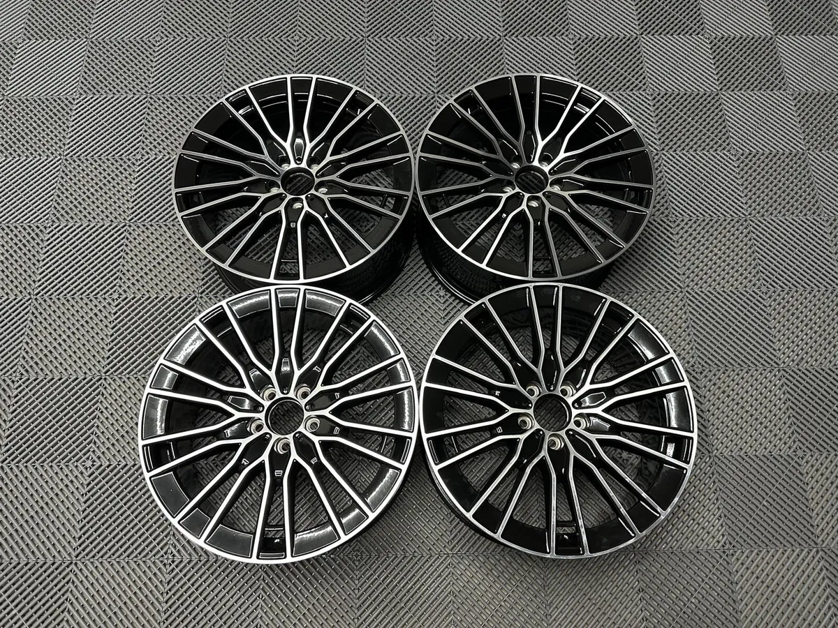 19" Inch Straight Spoke Merc Alloys C E S A Class - Image 1