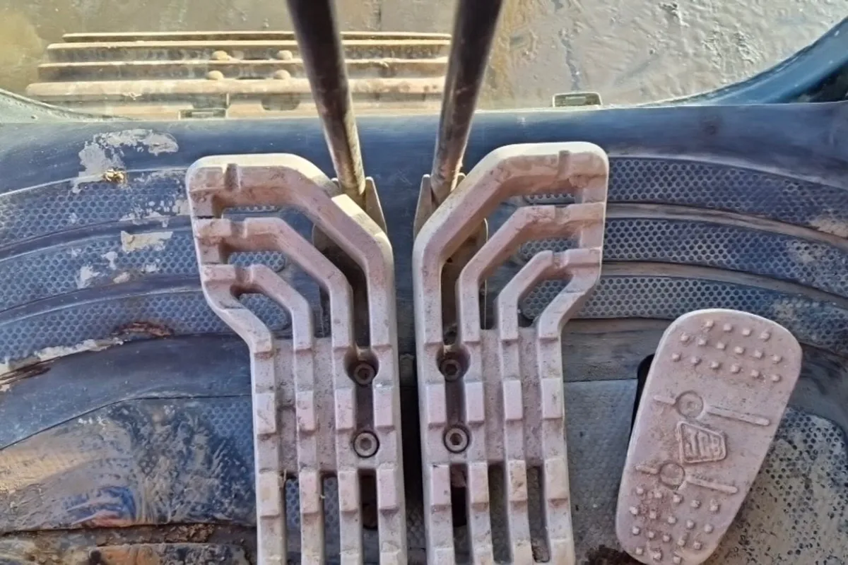 2010 JCB 13 Ton JS130 - Image 3