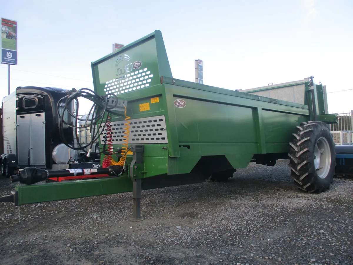 Jolmet rear discharge  dung spreader 5 ton - Image 1