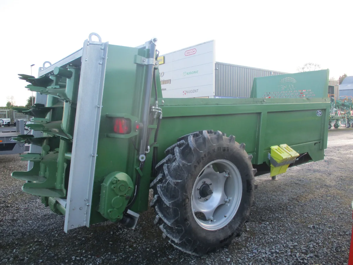 Jolmet rear discharge  dung spreader 5 ton - Image 4
