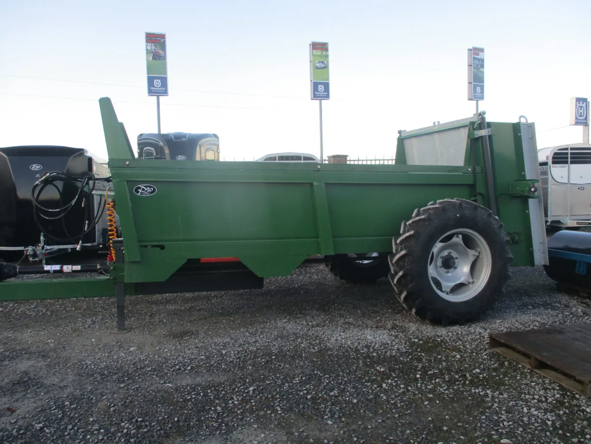 Jolmet rear discharge  dung spreader 5 ton - Image 2