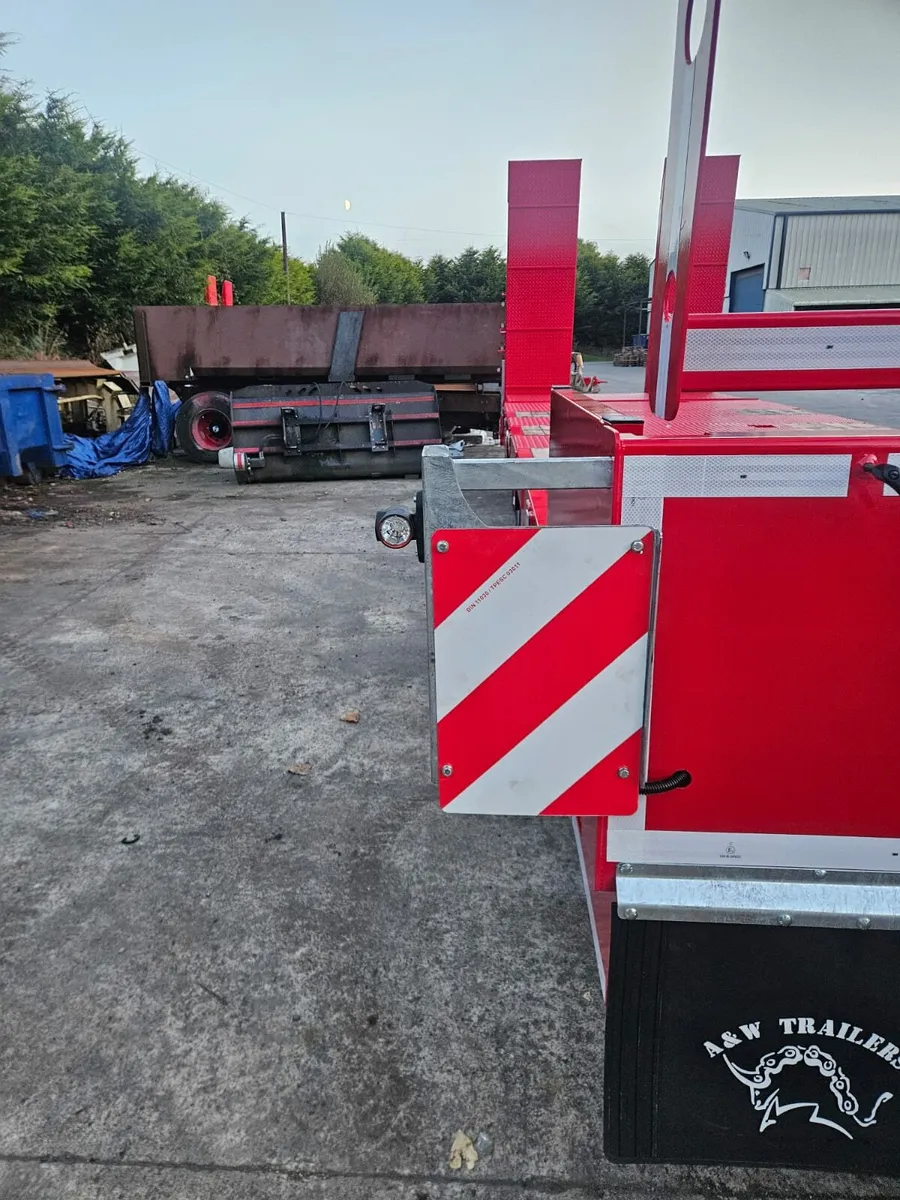 A and W Low loader - Image 4