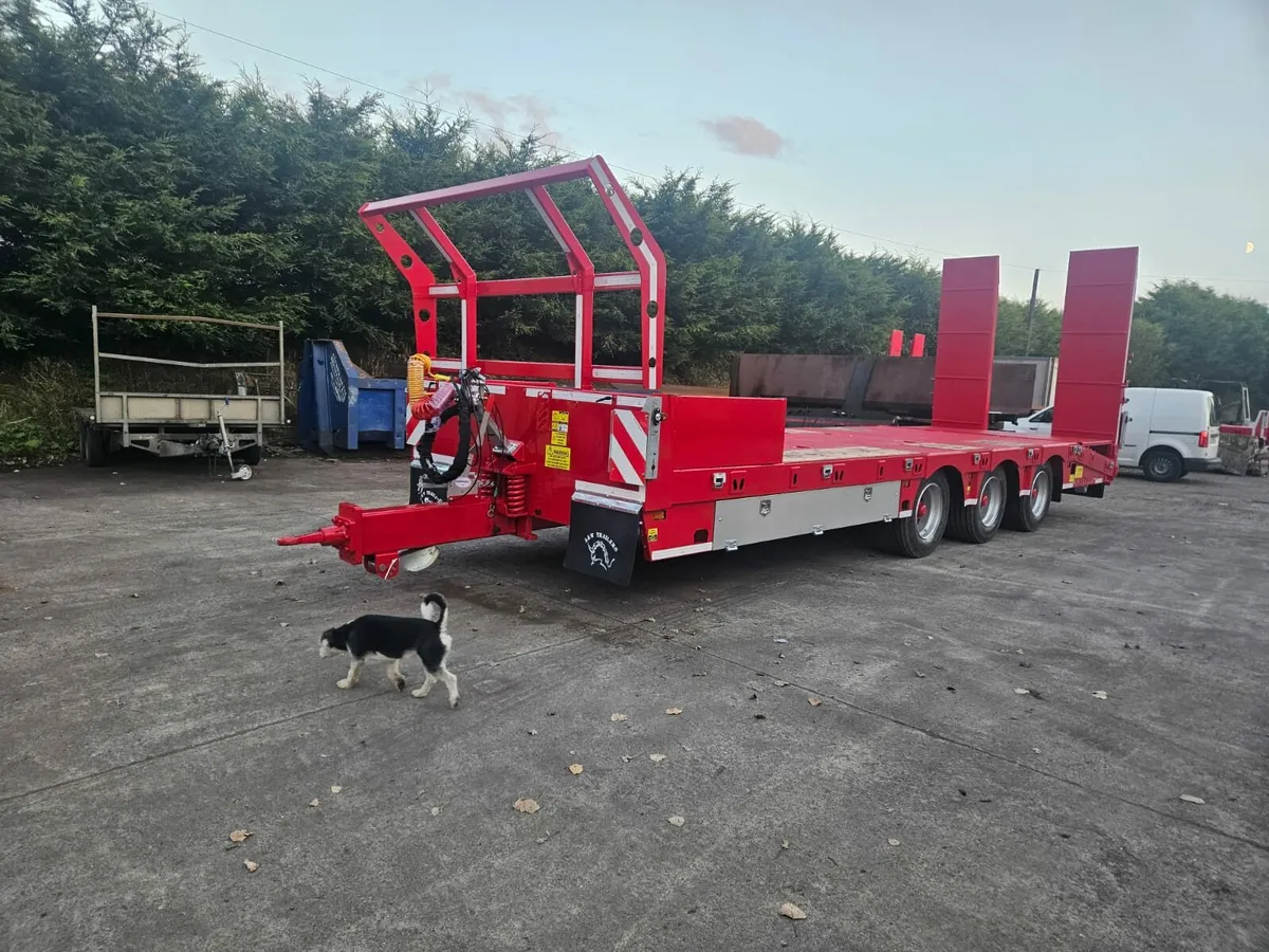 A and W Low loader - Image 2