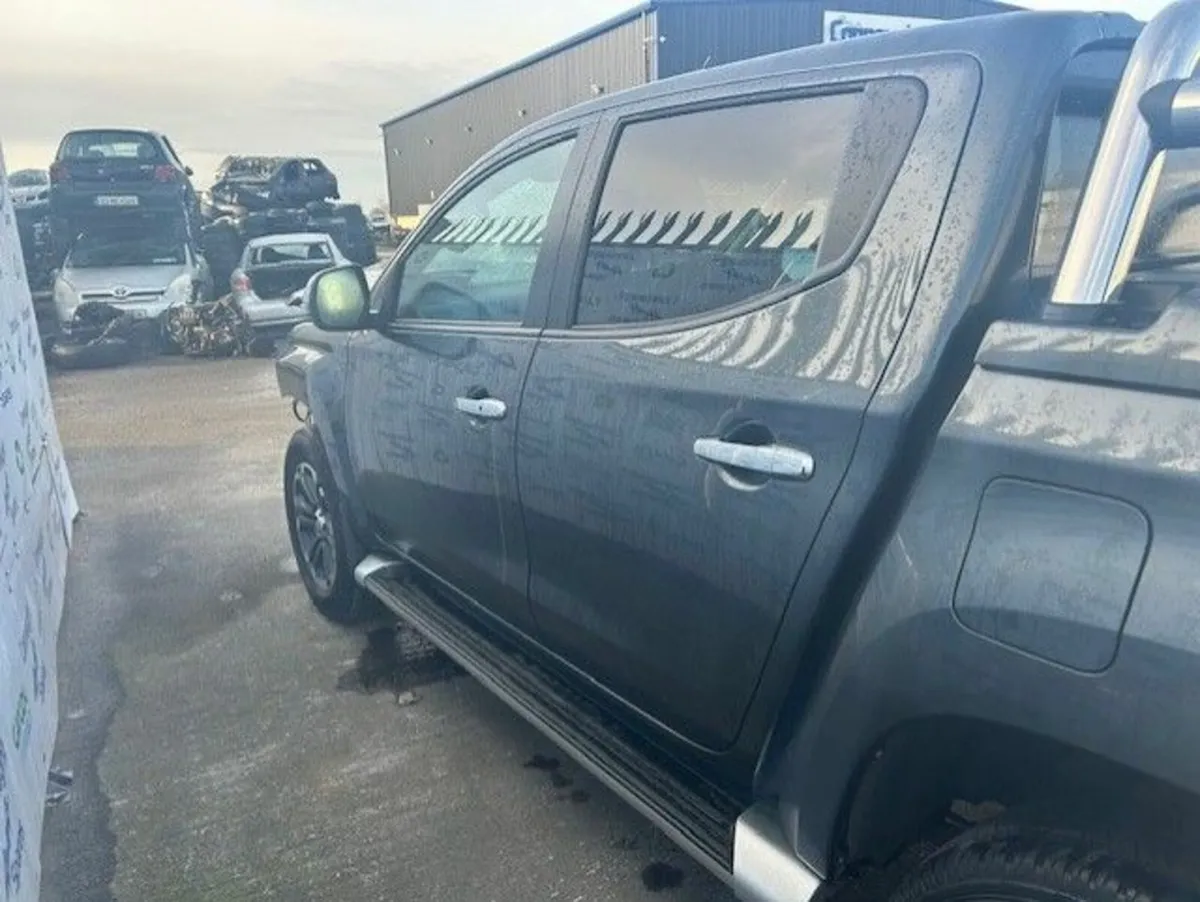 2021 MITSUBISHI L200 JUST IN FOR BREAKING - Image 3
