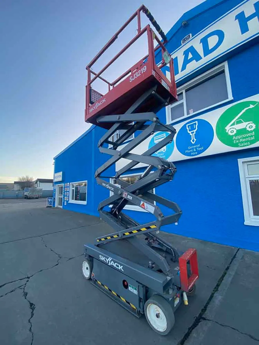 SKYJACK SJ3219 ELECTRIC SCISSOR LIFT - Image 4