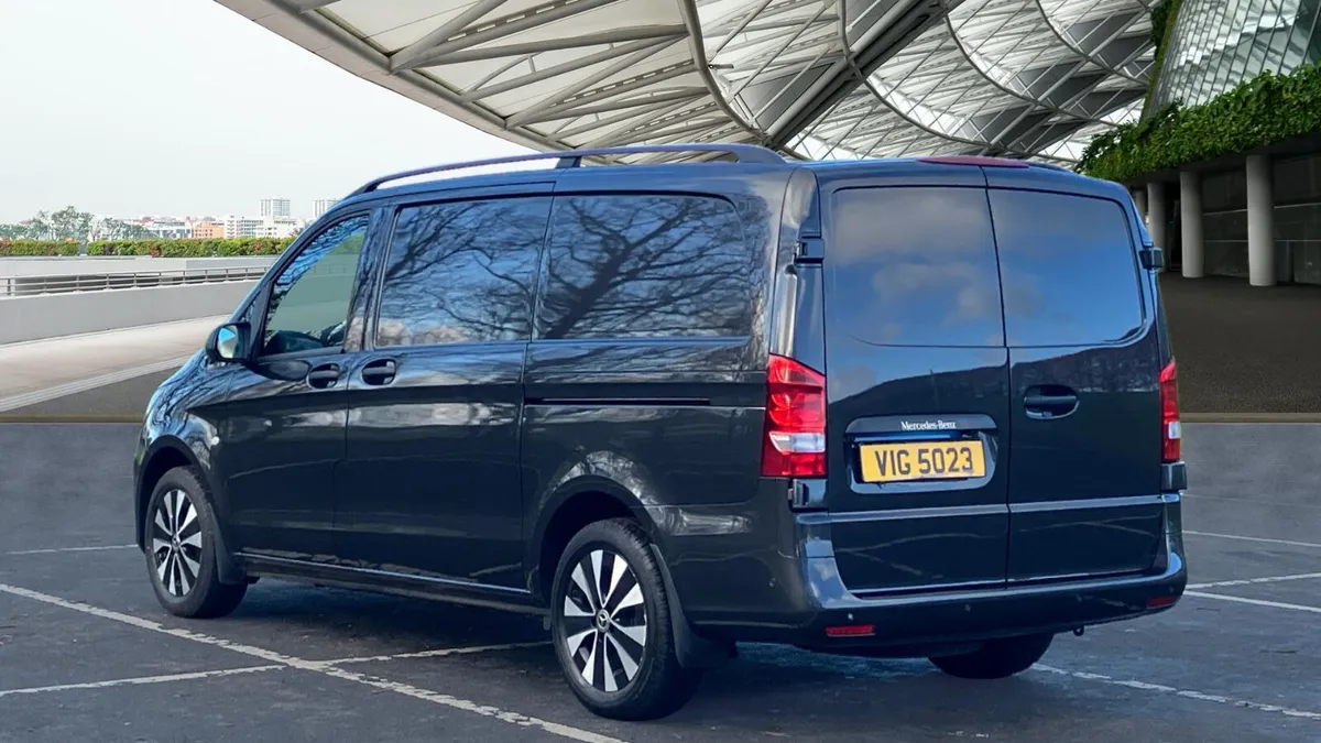 Mercedes-Benz eVito 116 e 66kWh Premium Auto L2 - Image 2