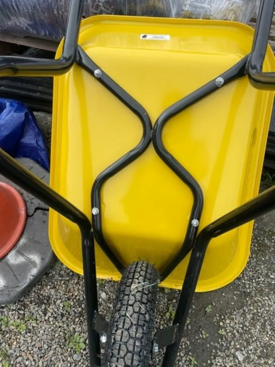 Bear Tarmac Wheelbarrows at Toolman - Image 3