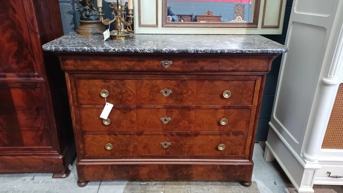 Antique Louis Phlippe chest of drawers c.1830 - Image 1