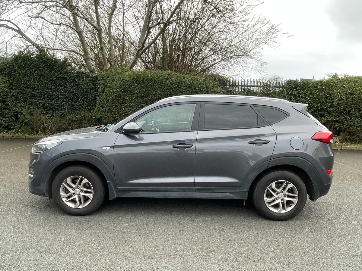 162 Hyundai Tucson Commercial - Image 4