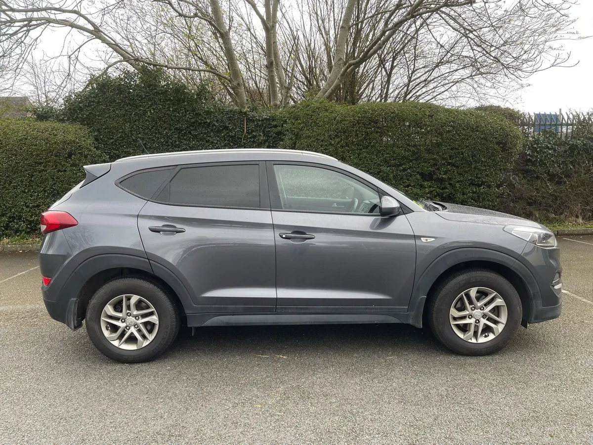 162 Hyundai Tucson Commercial - Image 3