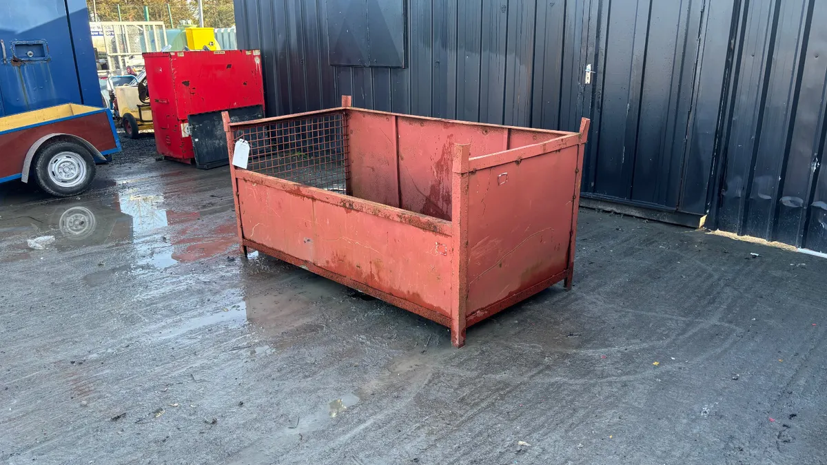 Basket / Cage - Image 1