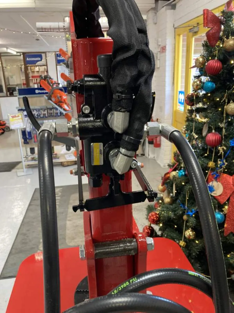 HAND TRACTOR LOG SPLITTER - Image 2