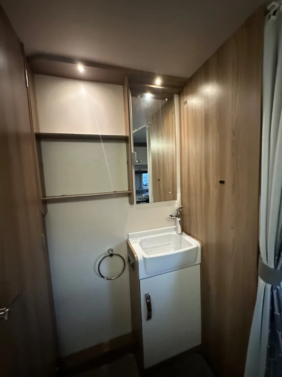 🚨2019 Swift FIXED BED 4 BERTH 🚨 - Image 4