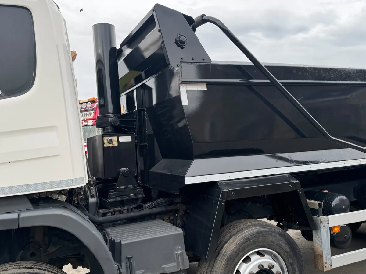 2018 Scania P410 8x4 Tipper - Image 4