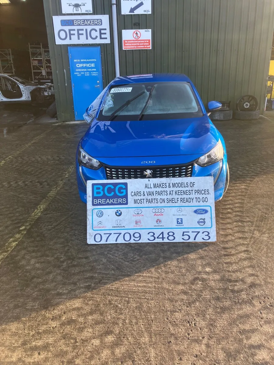 2023 Peugeot 208 parts breaking