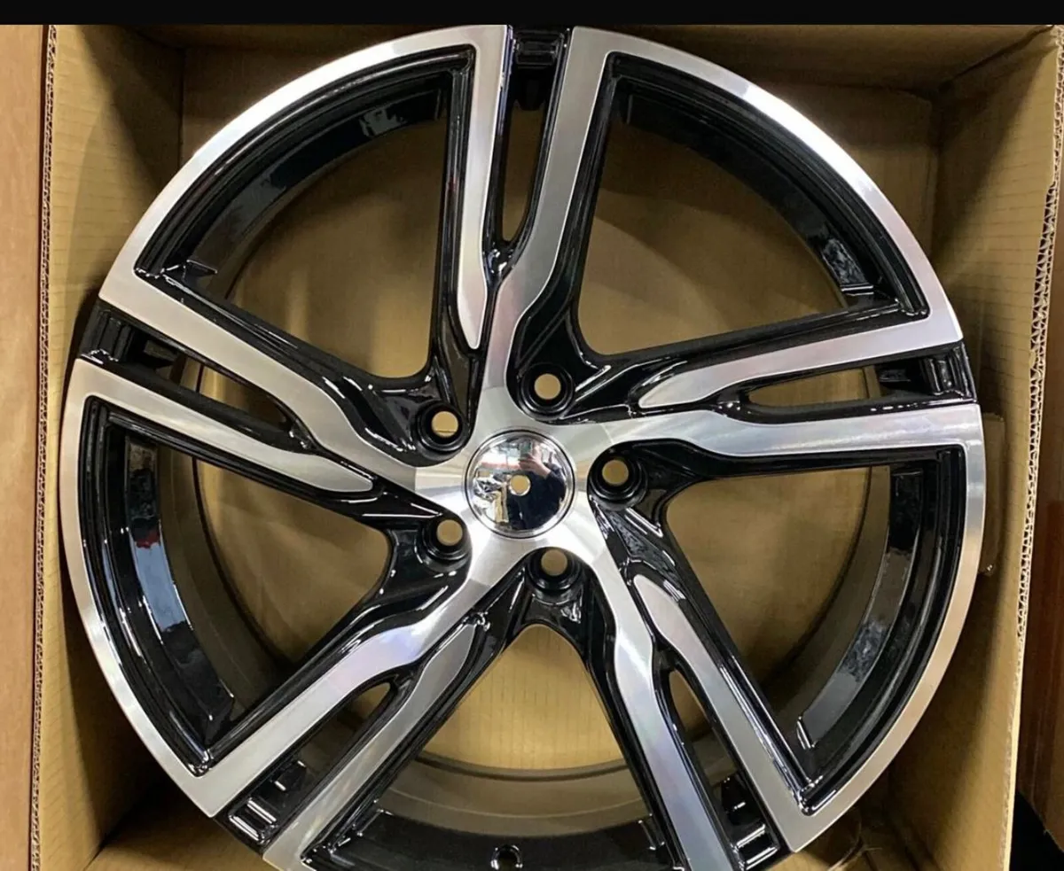 18” Ford Volvo 5x108 alloys and tyres