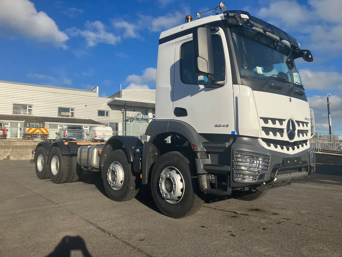 New 2025 Mercedes Benz Arocs 3243 8x4. - Image 4