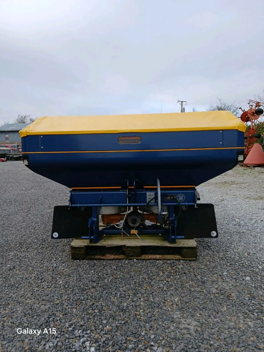 BOGBALLE  FERTILISER SPREADERS. - Image 4