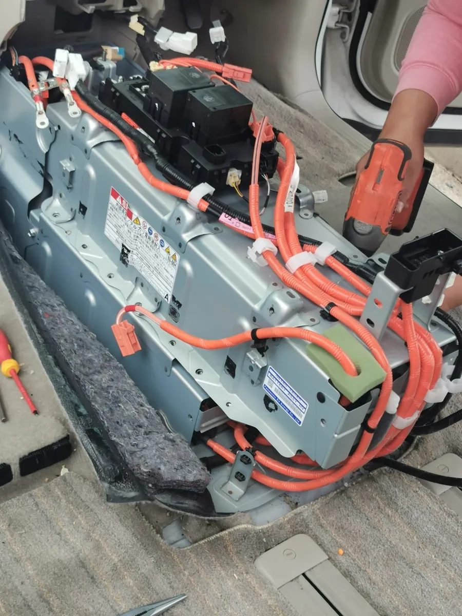 Hybrid Battery Replacement & Mobile Installation - Image 4