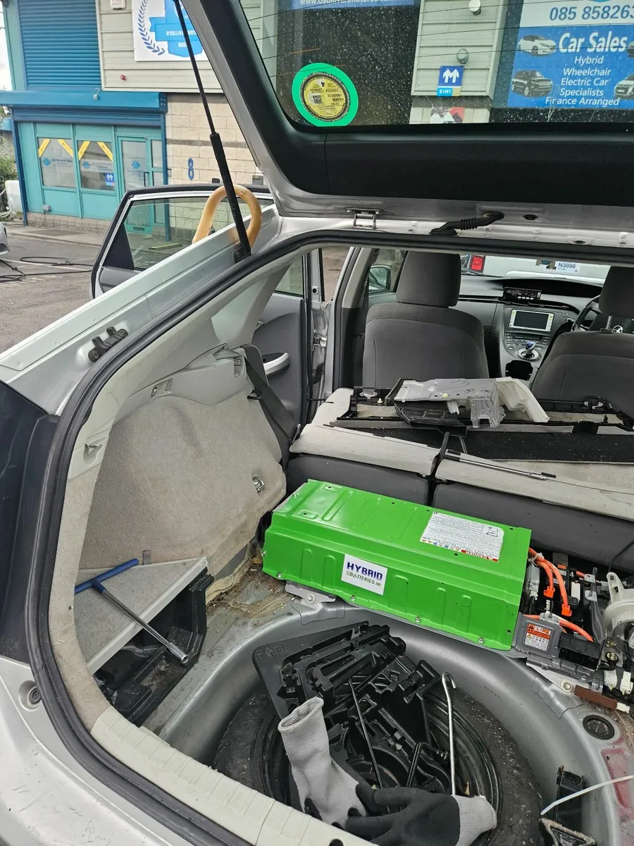 Hybrid Battery Replacement & Mobile Installation - Image 2