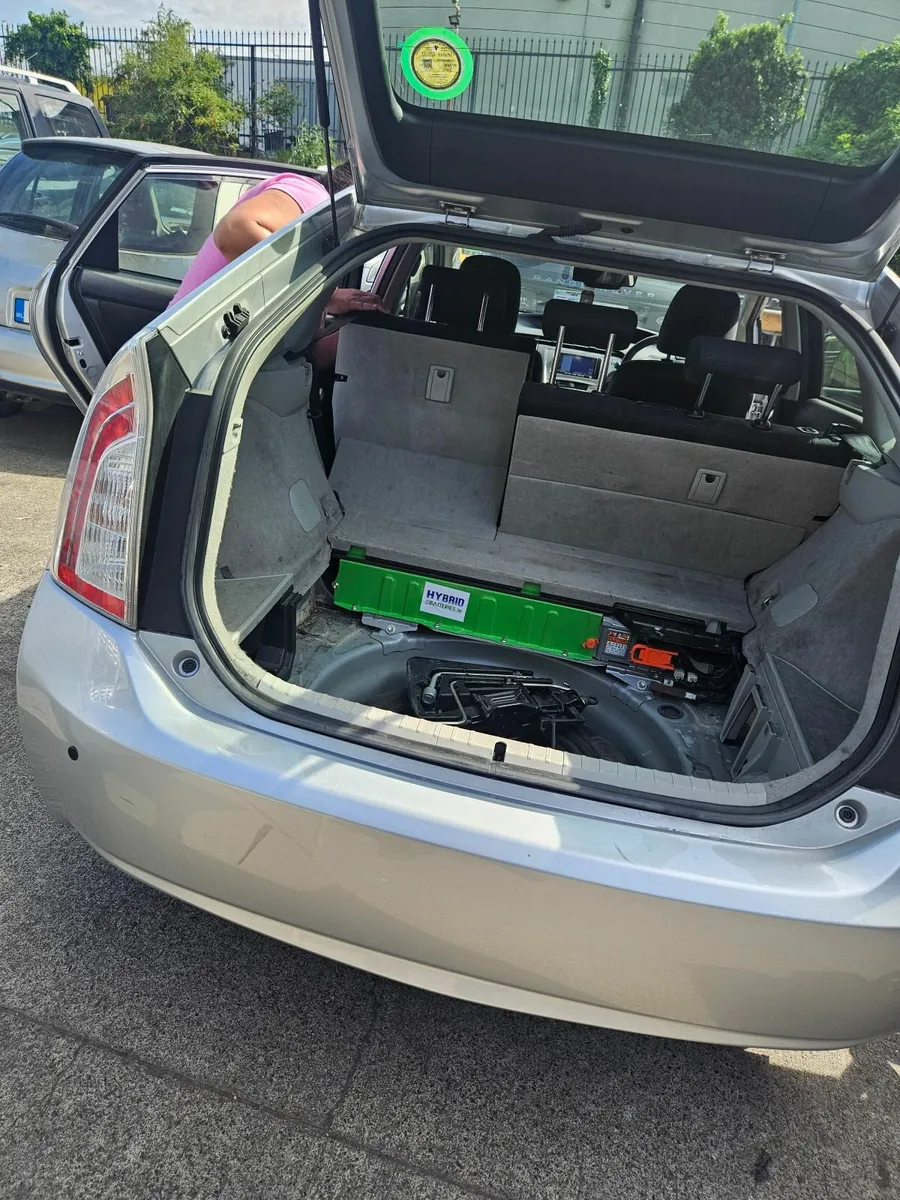 Hybrid Battery Replacement & Mobile Installation - Image 2